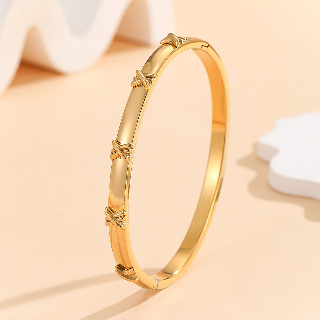 CurrentDealz™ Harmony Filigree Gold Bangle